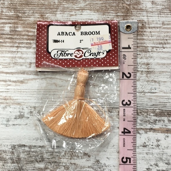 Vintage Abaca Broom by Fibre Craft - Picture 5 of 5